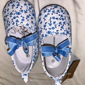 Never used new shoes for baby girl 9-12Months $15 for both.